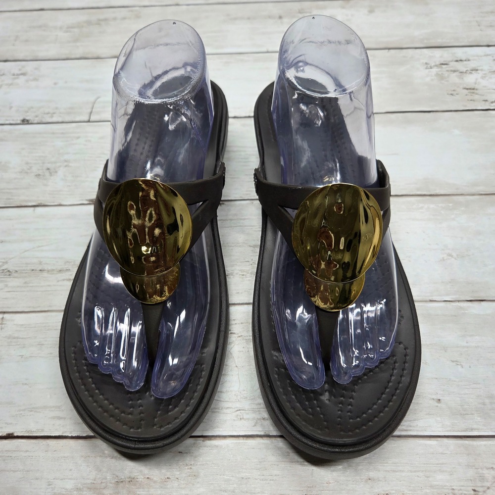 Crocs Sanrah Hammered Circle Wedge Sandal Women 10 Brown Gold Medallion Sandals